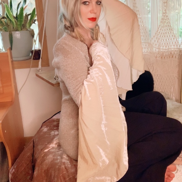 Free People Large Velvet Bell Sleeves Sweater - Picture 7 of 16